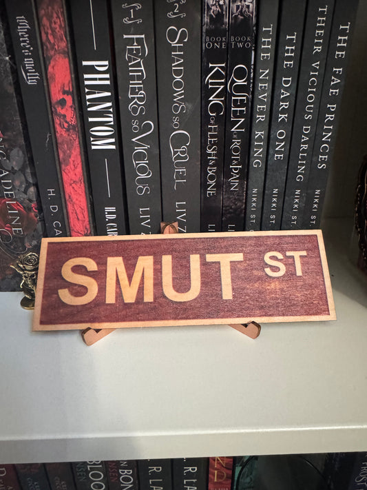 SMUT ST wood look sign